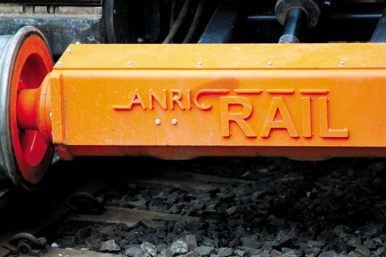 刻印在工程机械上的“Anric Rail”