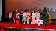 环保课堂的小学员们在上海沪北电影院的舞台上演出环保主题儿童剧