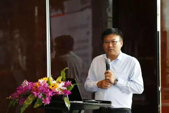 客户课题解决方案本部企画部部长张显峰先生在论坛上发言